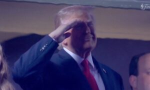 Donald Trump gwizdnięty przez publiczność w Madison Square Garden!