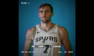 Troll: kiedy Luke Kornet (Spurs) wysyła wokal do LeBrona Jamesa, aby spróbować go zwerbować