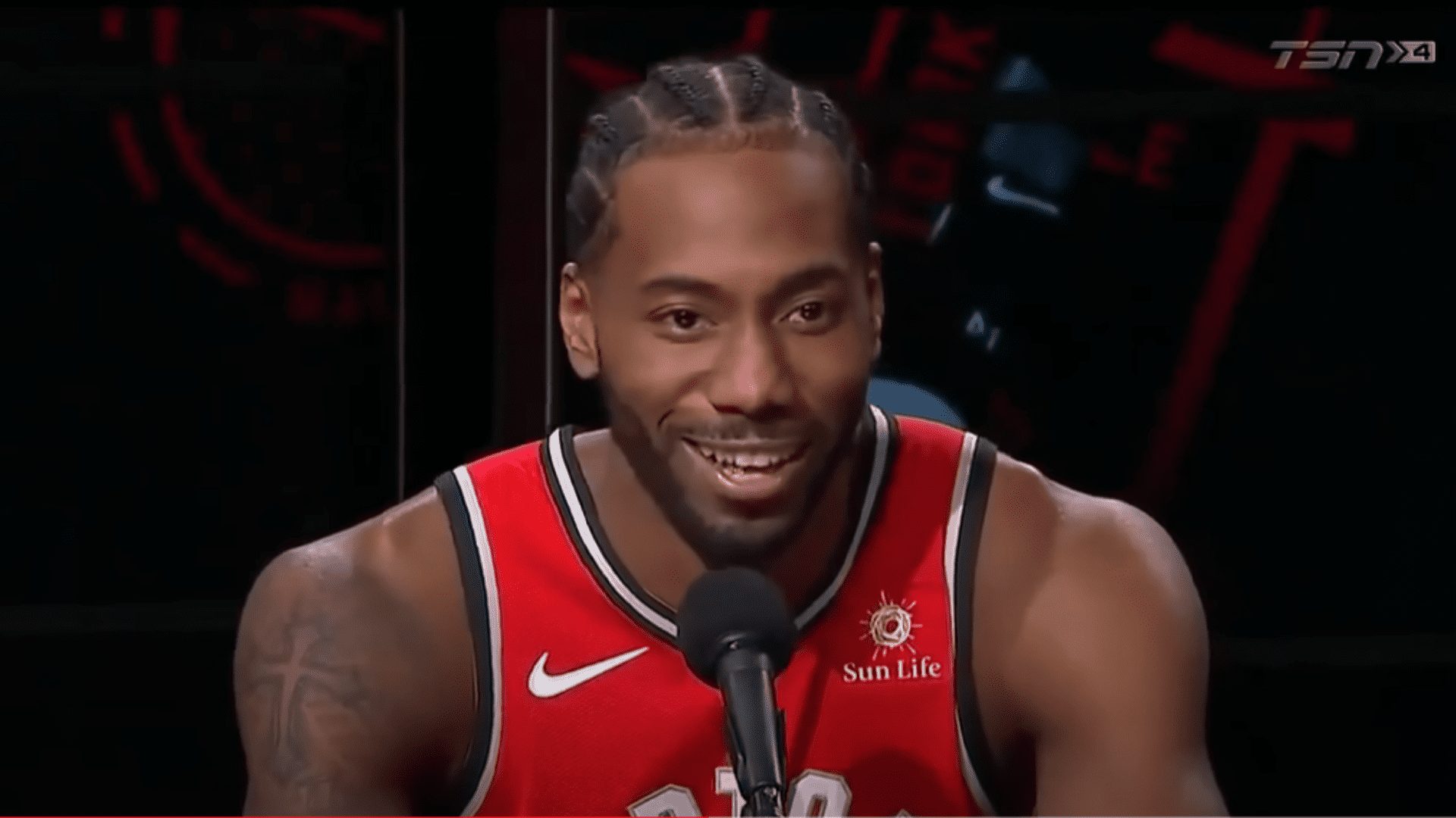 Kawhi Leonard przejdzie do Raptors bezpośrednio po wymianie