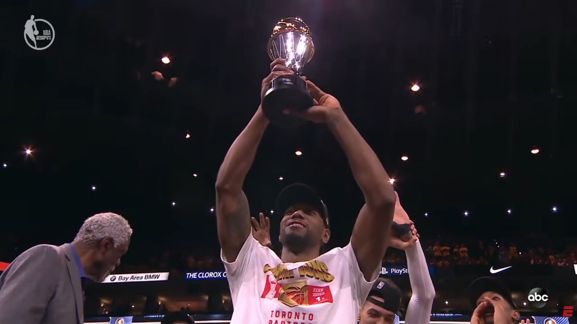Kawhi Leonard wraca do Raptors, wybór „dziedzictwa”