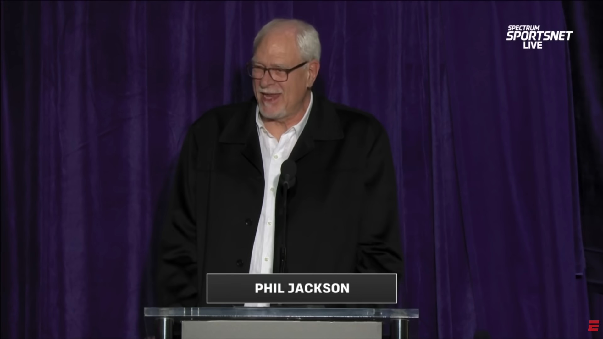 Legenda trenera Phil Jackson będzie miał swój pomnik przed salą Lakers!