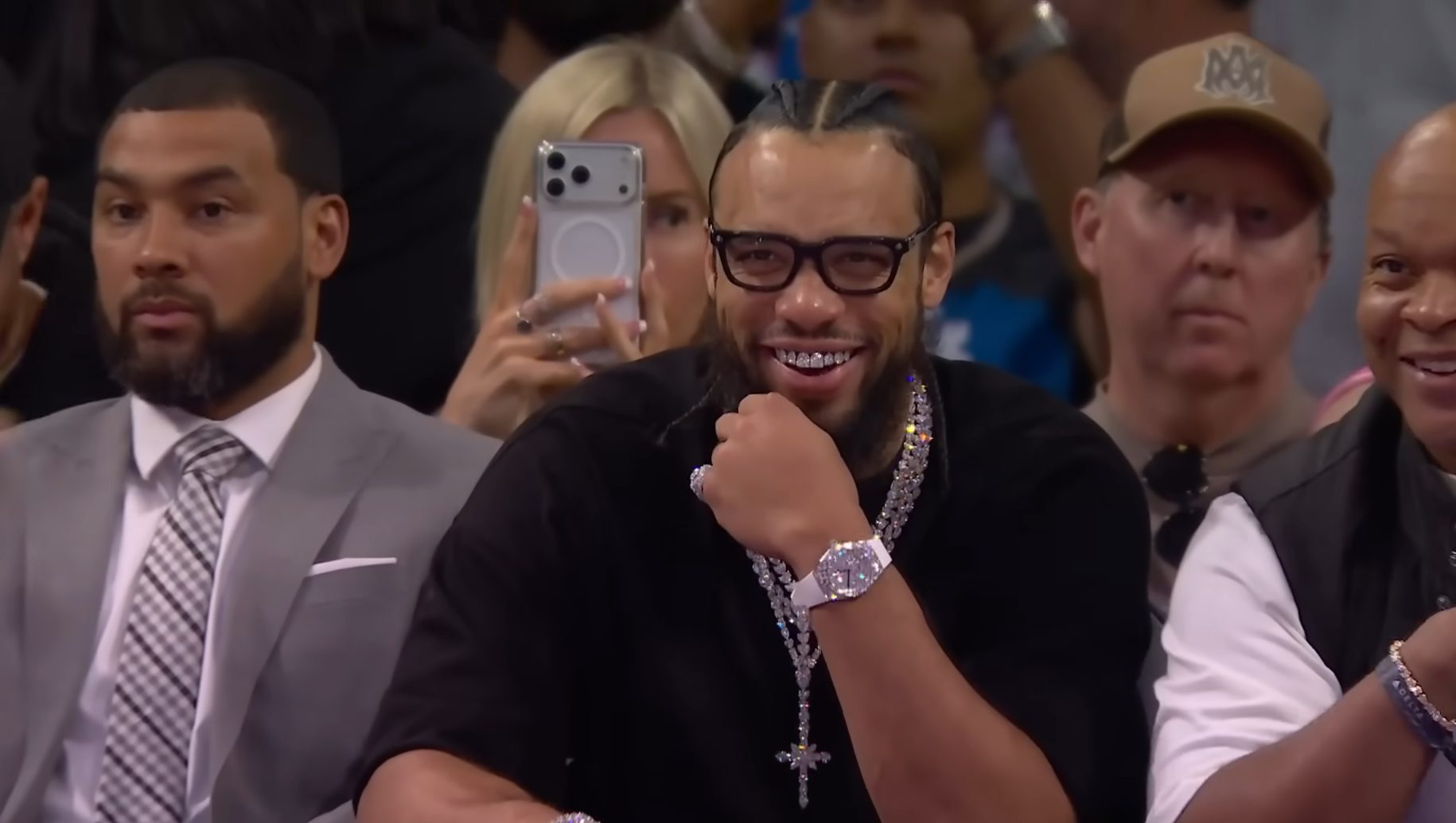 Podobnie jak Wemby, Dillon Brooks próbuje swoich sił w sztukach walki