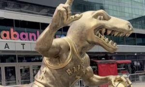 Toronto Raptors: Kyle Lowry otrzymał „posąg” w kształcie dinozaura