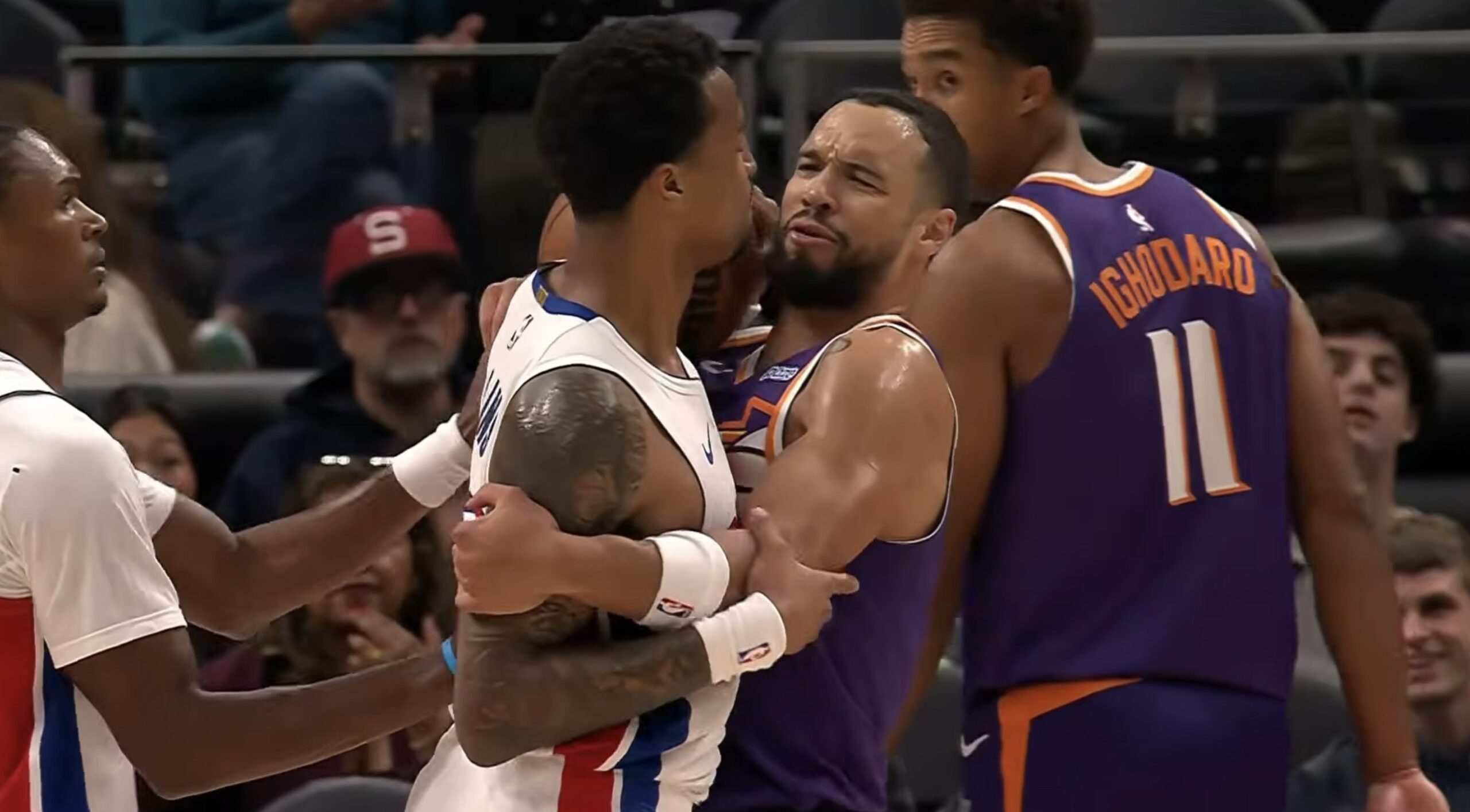 Dillon Brooks, pierwsza walka po pięciu minutach gry…