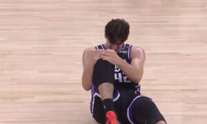 Przedsezon NBA: Maxime Raynaud kontuzjowany kolanem…